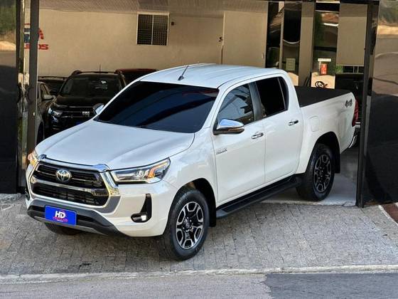 TOYOTA HILUX 2.8 D-4D TURBO DIESEL CD SRX 4X4 AUTOMÁTICO
